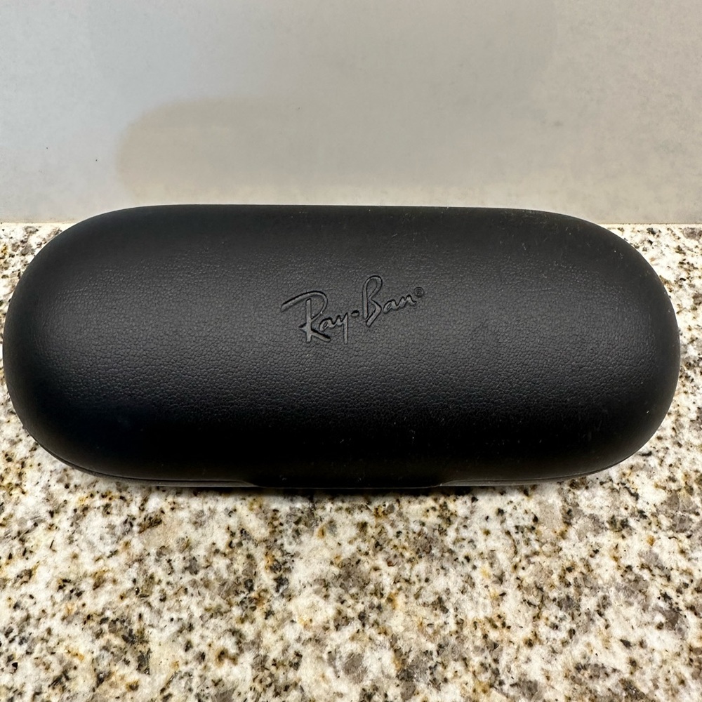 Ray-Ban Stories Wayferer Black Eyewear Case/Charger.